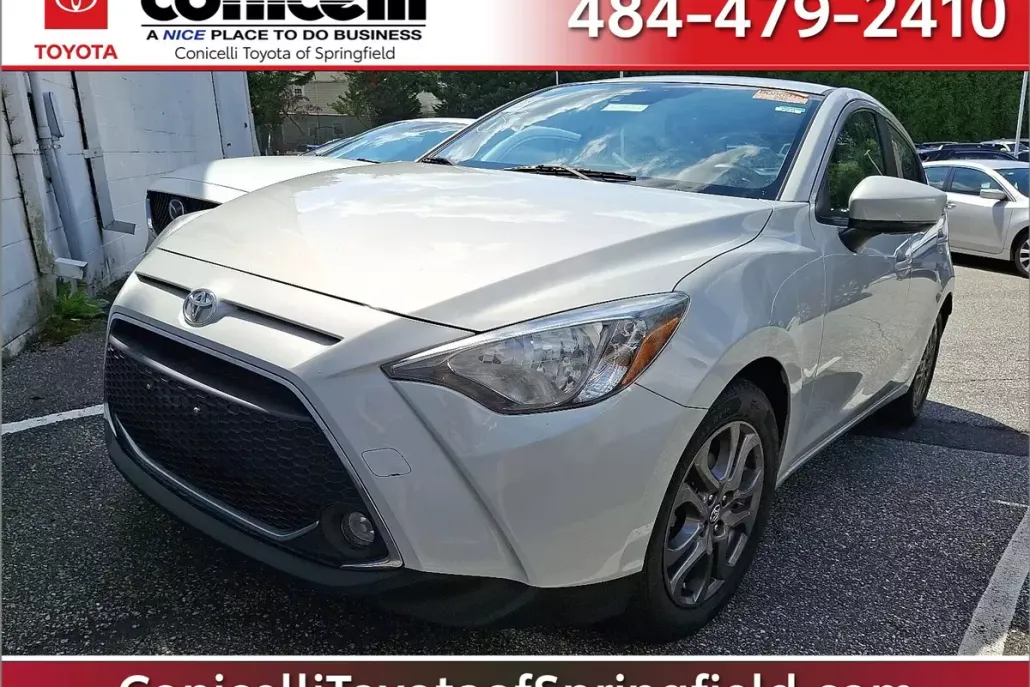 2020 Toyota Yaris LE photo 1
