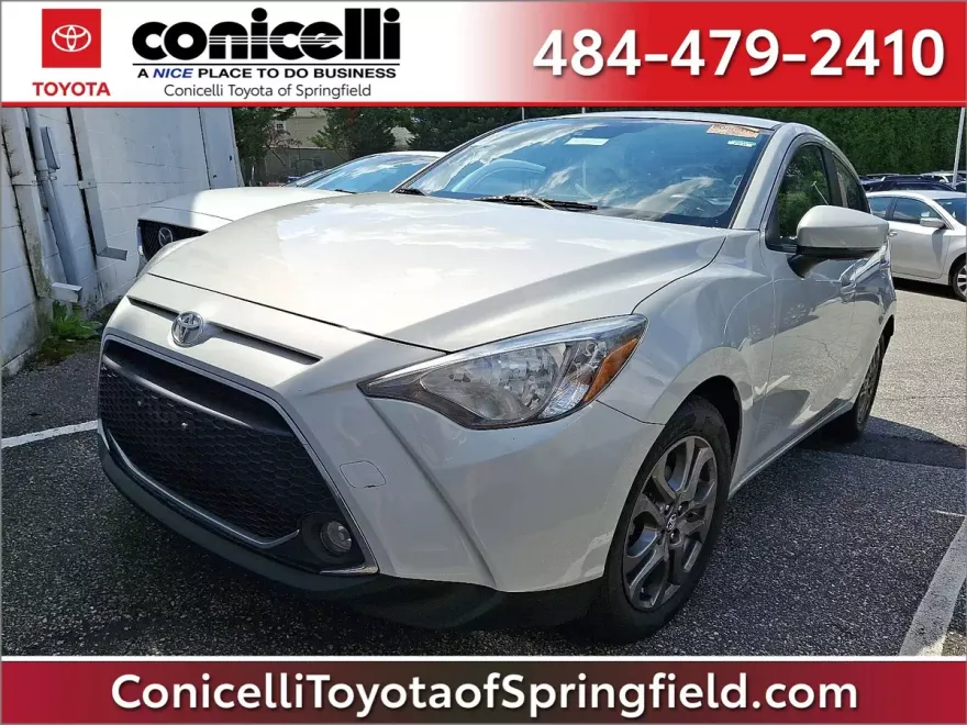 2020 Toyota Yaris LE photo 1