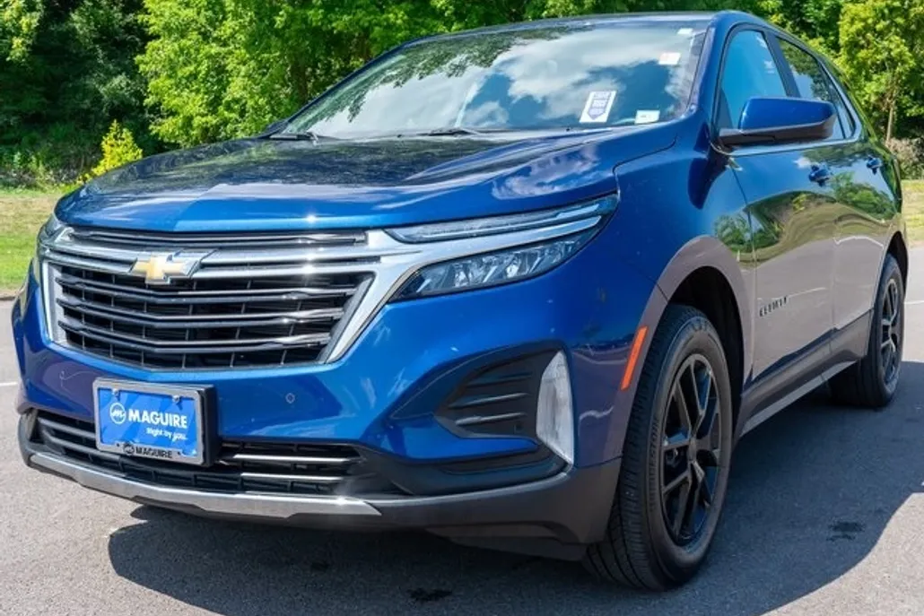 2023 Chevrolet Equinox LT photo 1