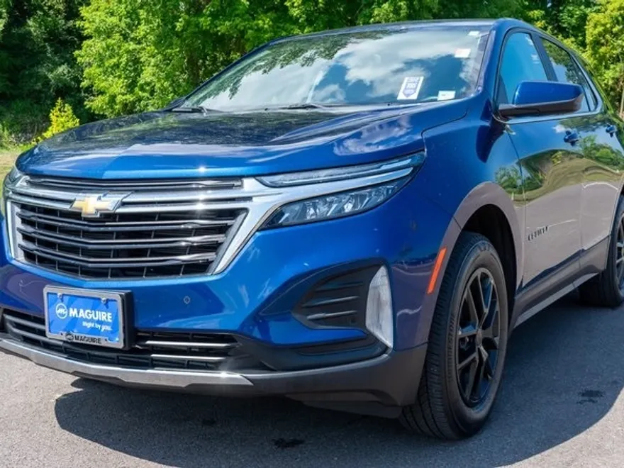 2023 Chevrolet Equinox LT photo 1