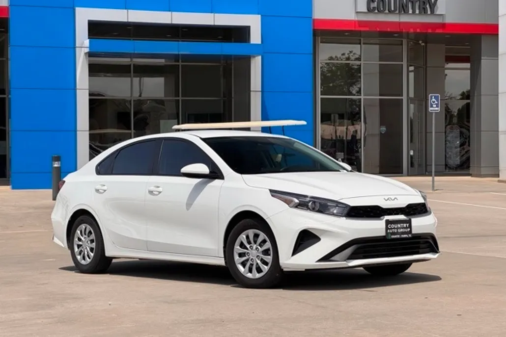 2024 Kia Forte LX photo 1