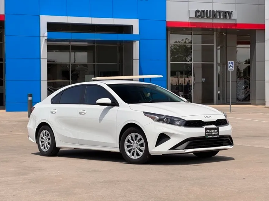 2024 Kia Forte LX photo 1