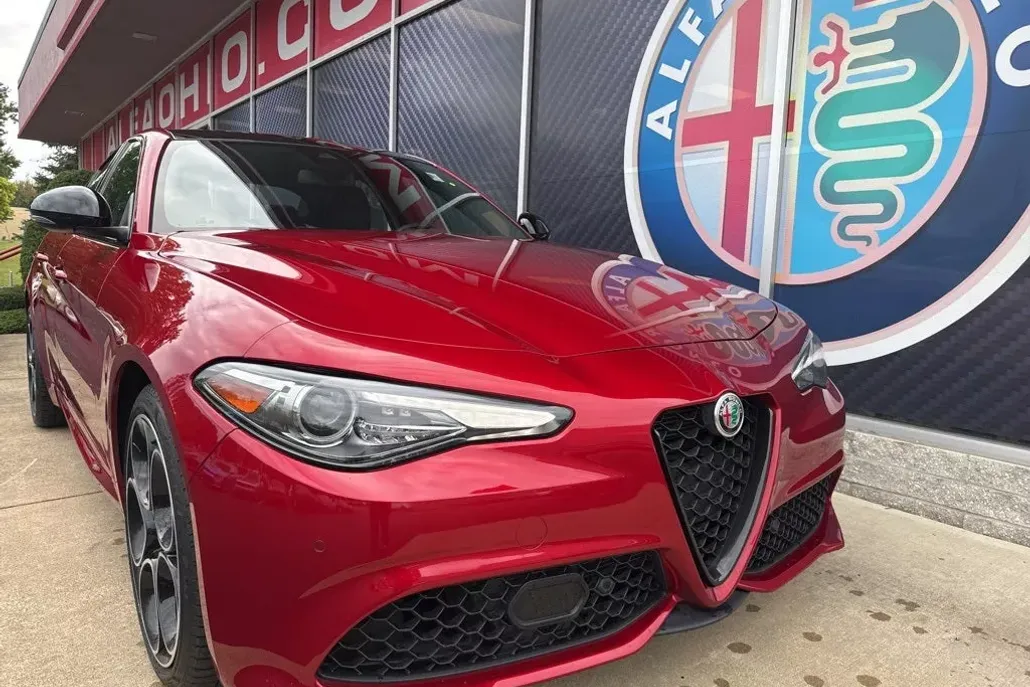 2022 Alfa Romeo Giulia Ti - VELOCE photo 1