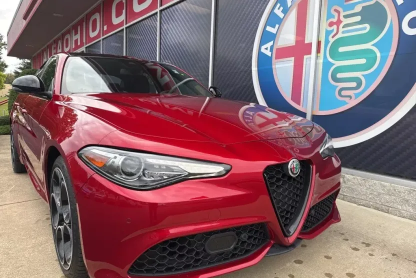 2022 Alfa Romeo Giulia Ti - VELOCE photo 1