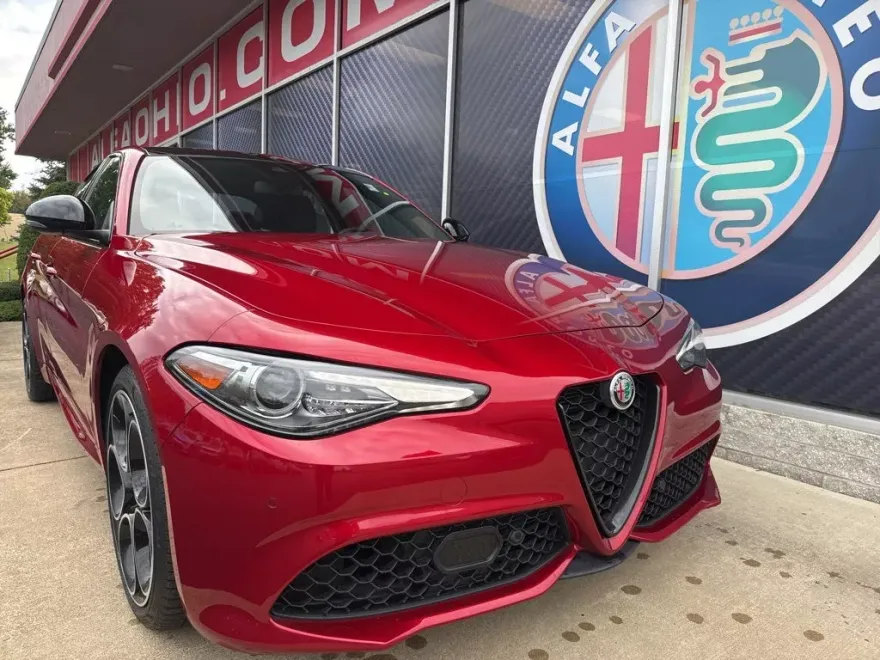 2022 Alfa Romeo Giulia Ti - VELOCE photo 1