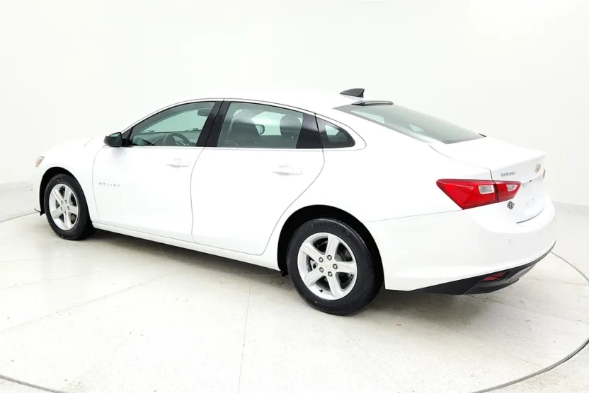 2023 Chevrolet Malibu LS photo 1
