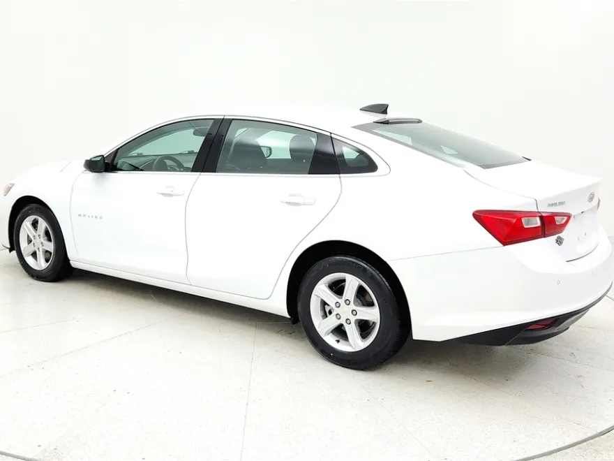 2023 Chevrolet Malibu LS photo 1