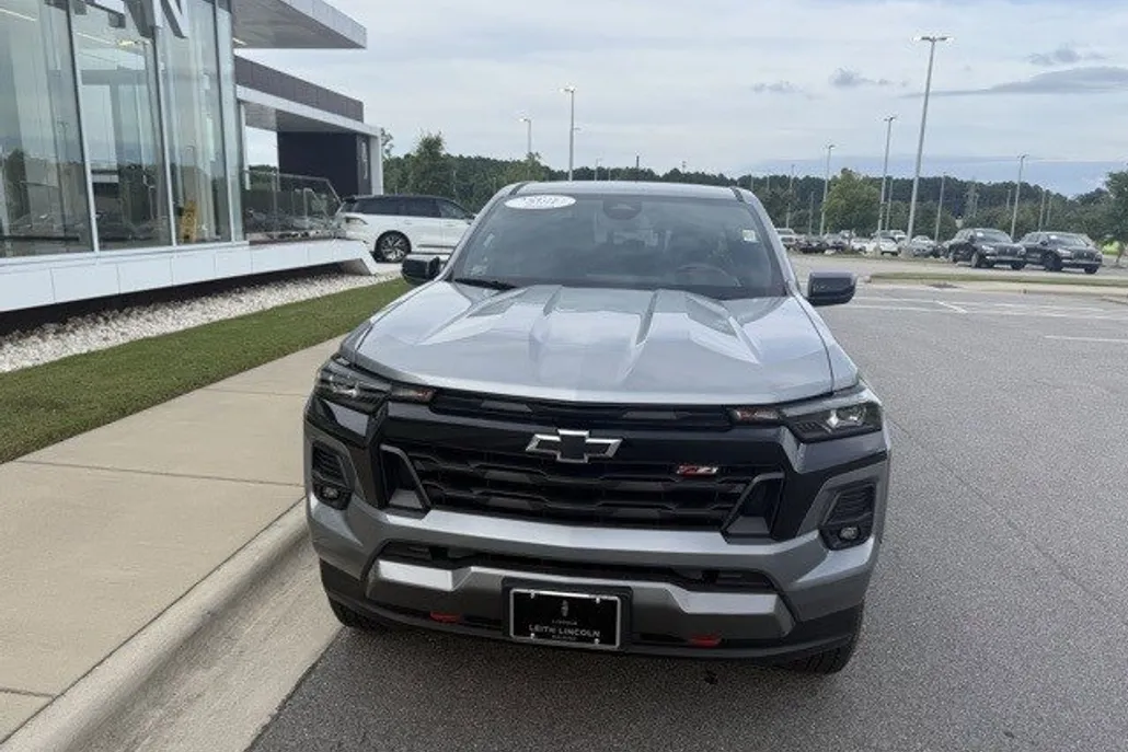 2023 Chevrolet Colorado Z71 photo 1