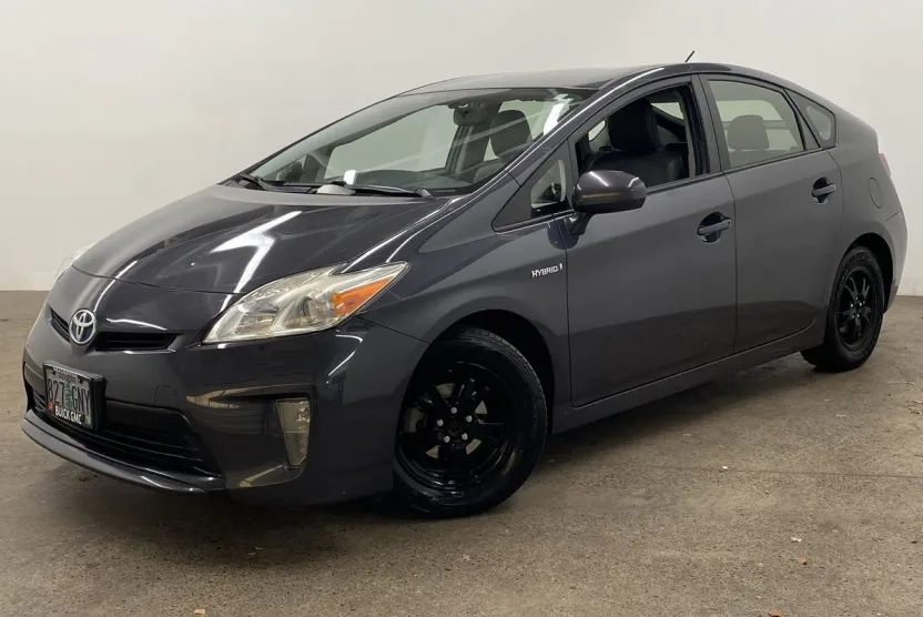 2014 Toyota Prius Four photo 1