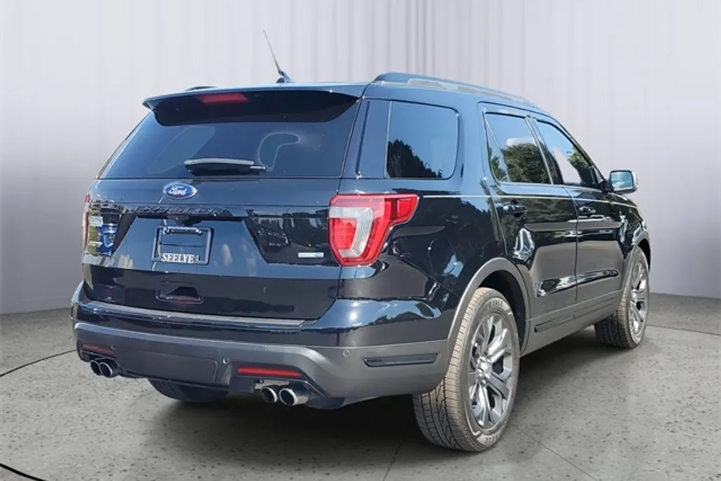 2018 Ford Explorer Sport photo 1