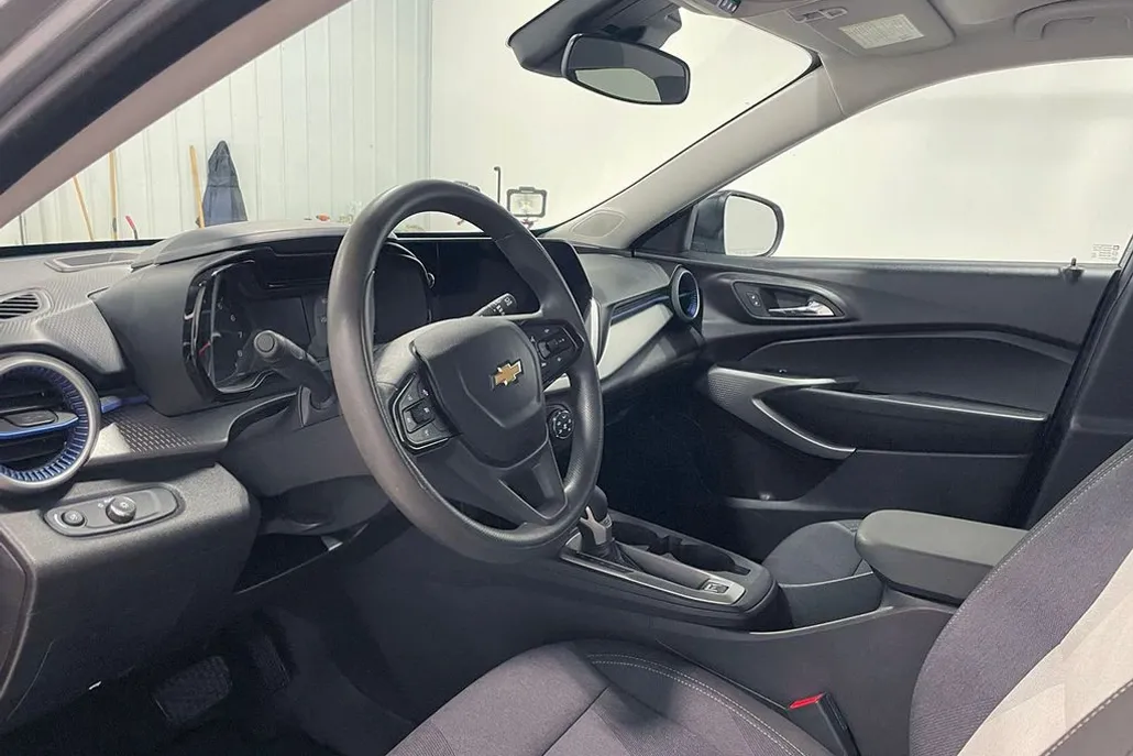 2024 Chevrolet Trax LS photo 1