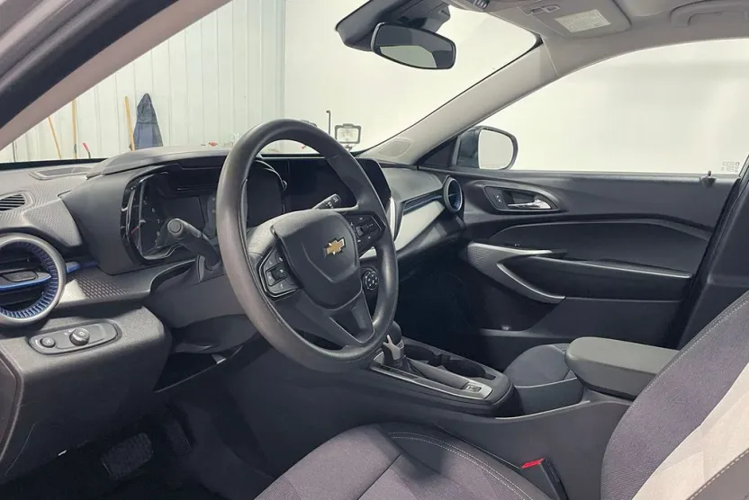 2024 Chevrolet Trax LS photo 1