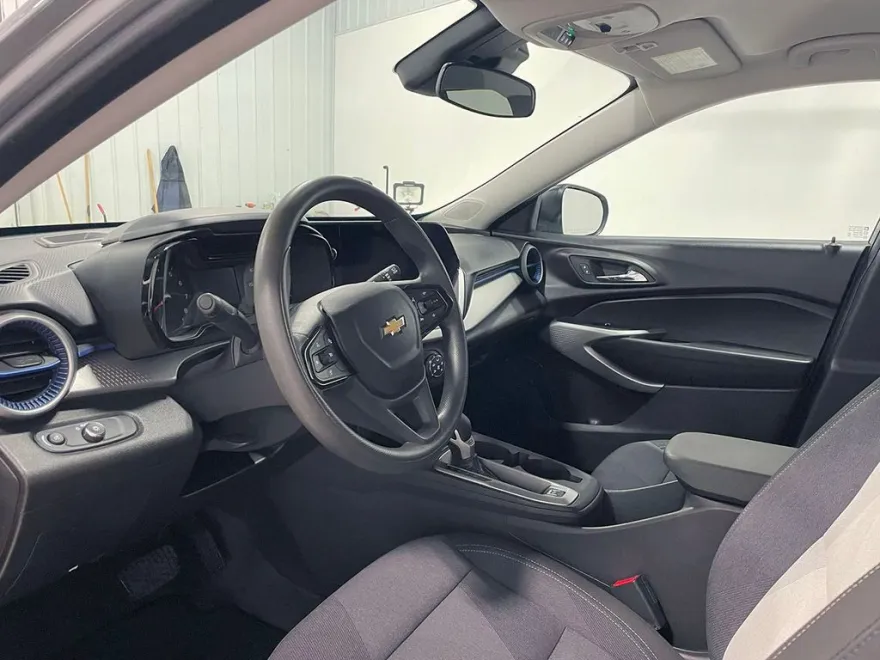2024 Chevrolet Trax LS photo 1