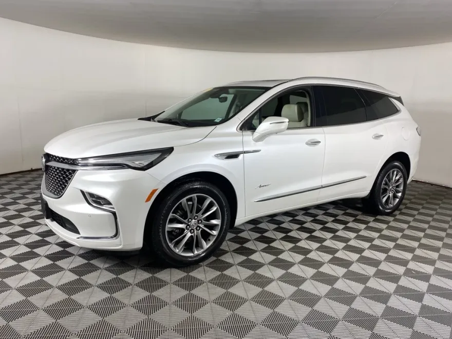 2024 Buick Enclave Avenir photo 1