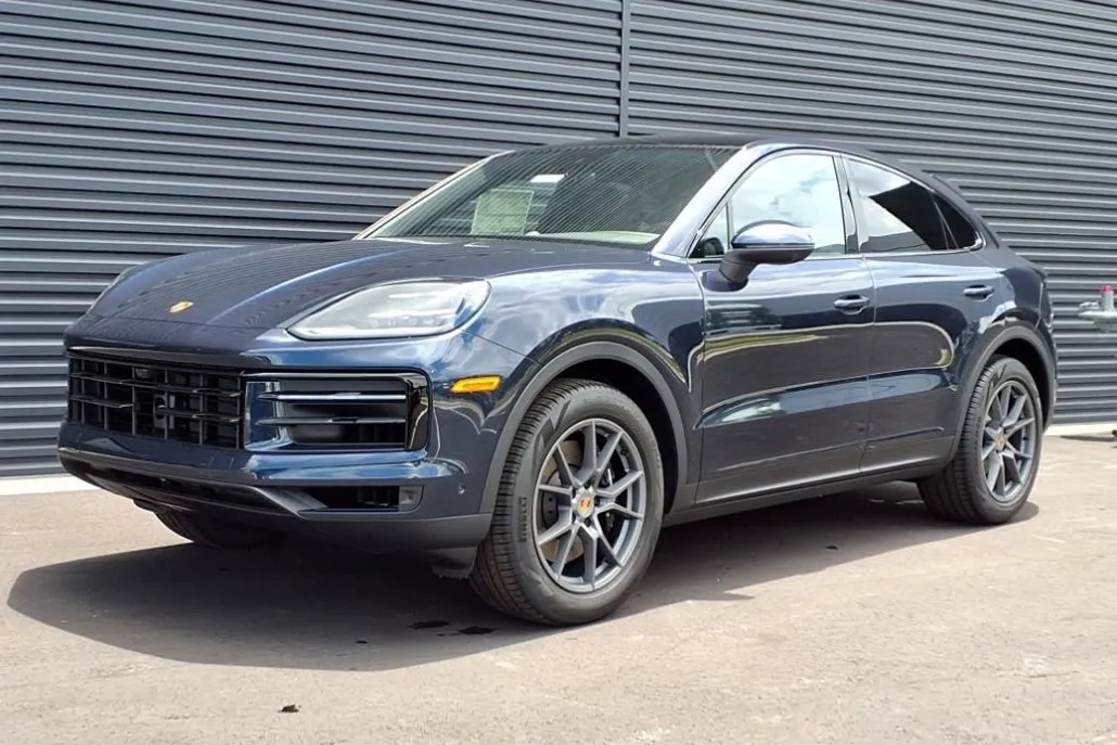 2025 Porsche Cayenne Coupe photo 1