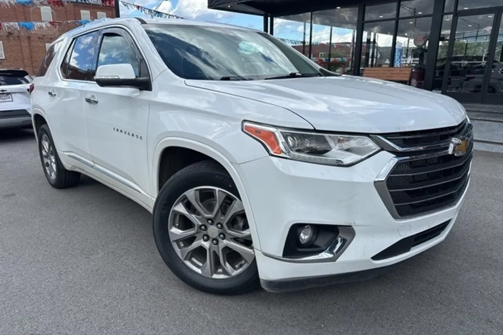 2021 Chevrolet Traverse Premier photo 1
