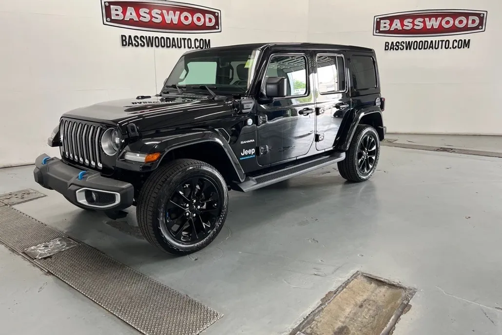 2023 Jeep Wrangler Sahara 4xe photo 1