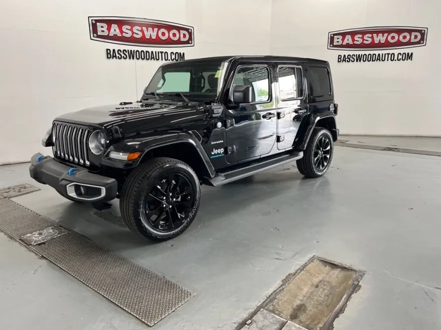 2023 Jeep Wrangler Sahara 4xe photo 1
