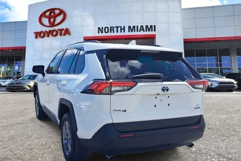 2024 Toyota RAV4 Hybrid LE photo 1