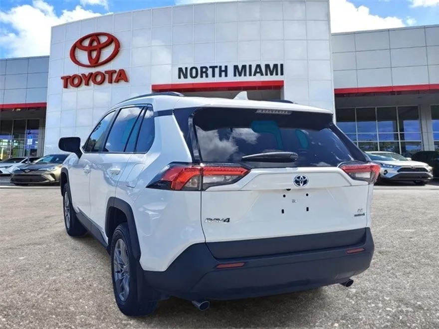 2024 Toyota RAV4 Hybrid LE photo 1
