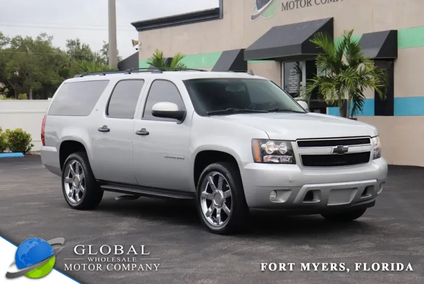 2011 Chevrolet Suburban LT photo 1