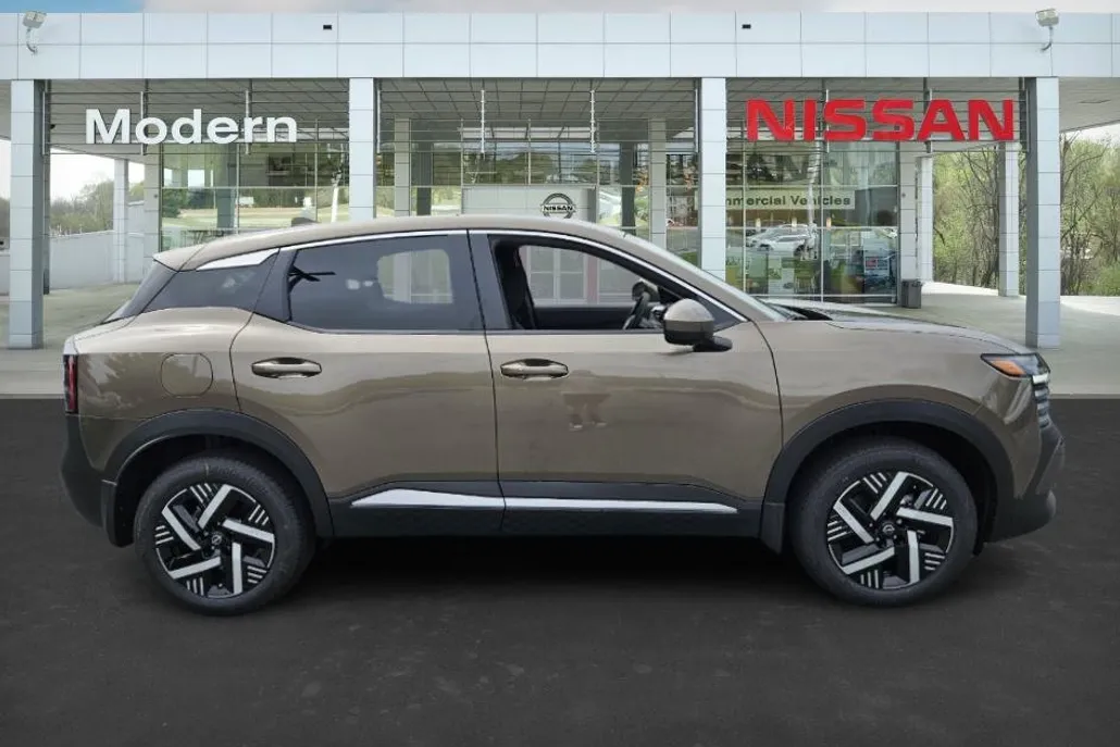 2025 Nissan Kicks SV photo 1