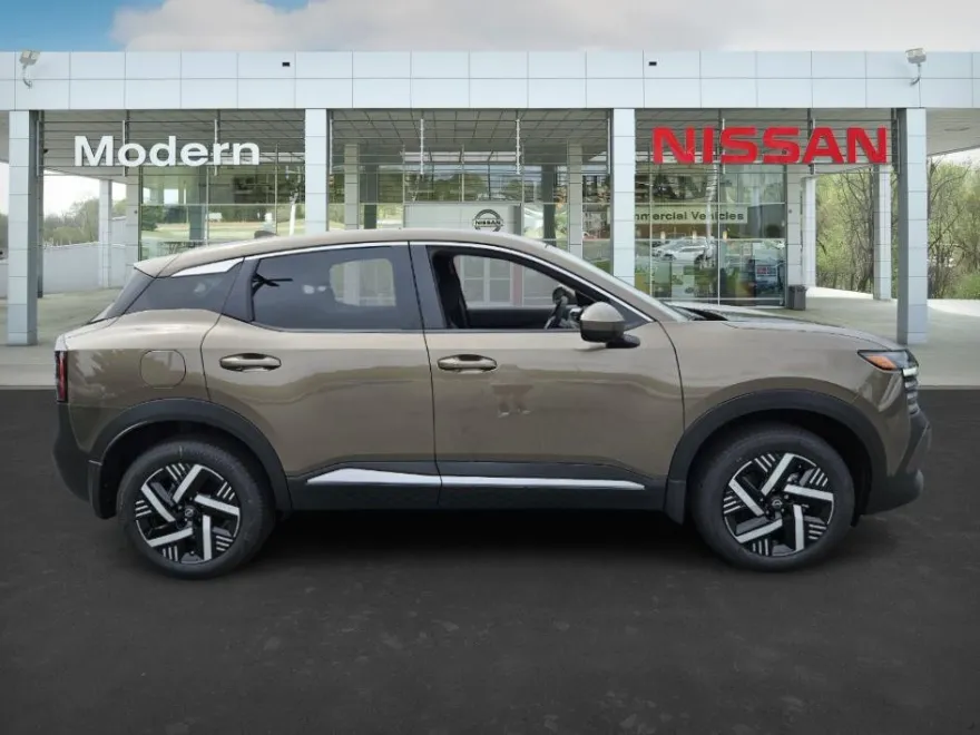 2025 Nissan Kicks SV photo 1
