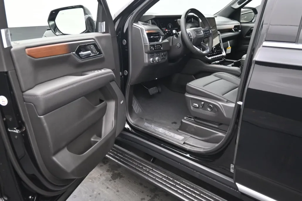 2025 Nissan Pathfinder Platinum photo 1