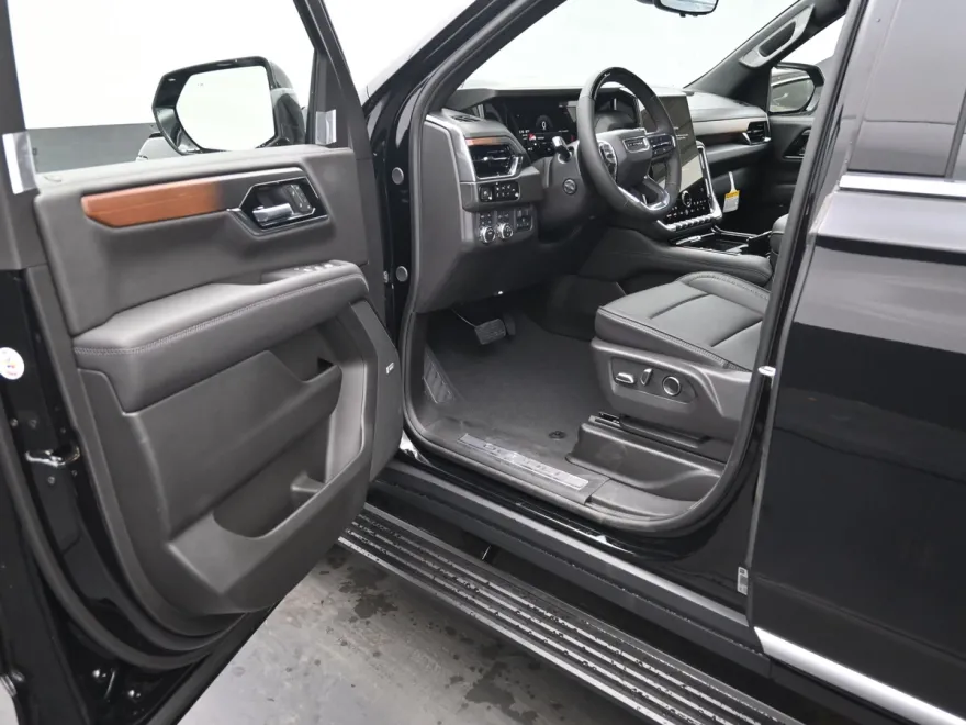 2025 Nissan Pathfinder Platinum photo 1