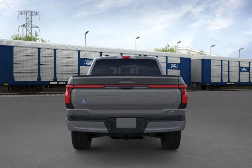2025 Ford F-150 Lightning Lariat photo 1