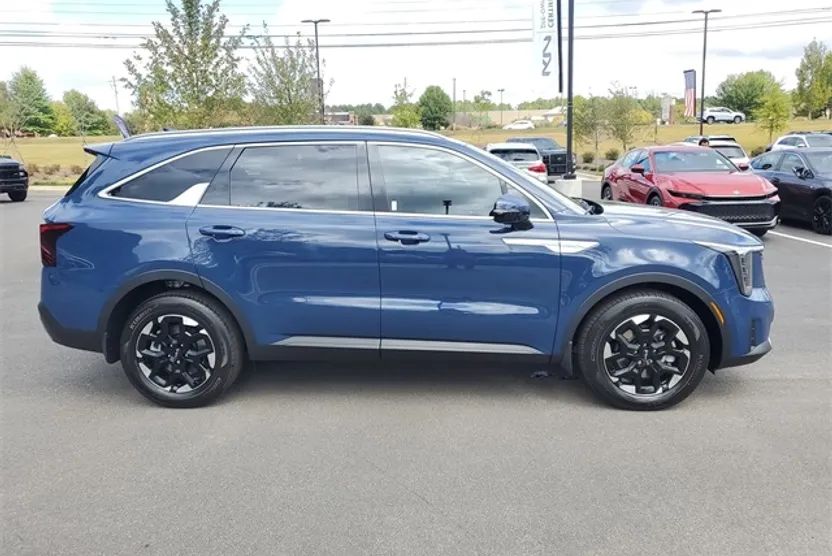 2026 Kia Sorento S photo 1