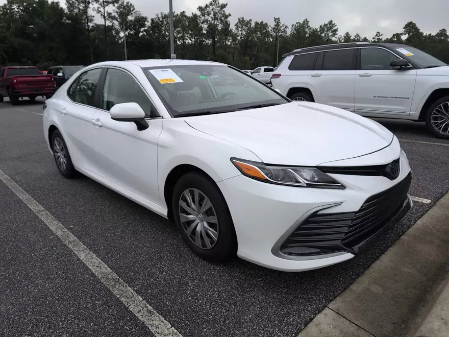 2023 Toyota Camry Hybrid LE photo 1