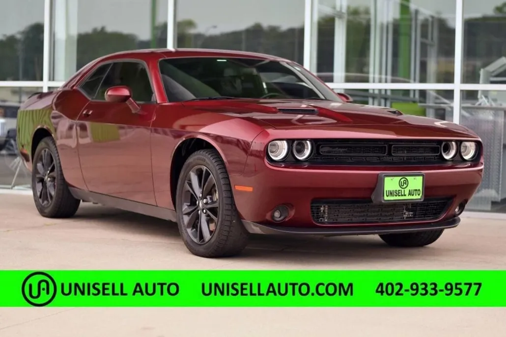 2022 Dodge Challenger SXT AWD photo 1