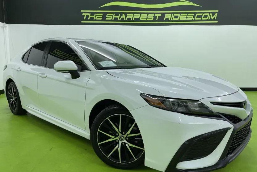 2023 Toyota Camry SE photo 1