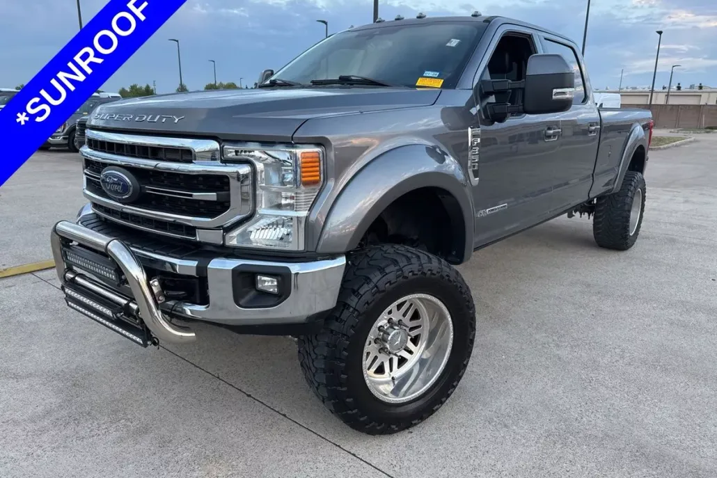 2022 Ford F-350 Lariat photo 1