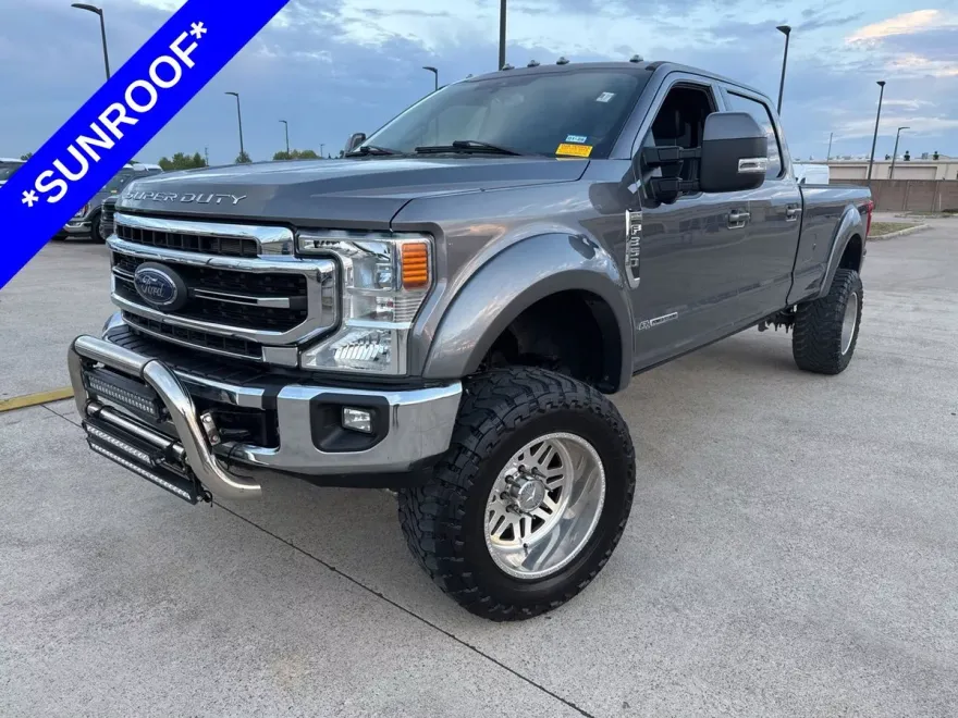 2022 Ford F-350 Lariat photo 1