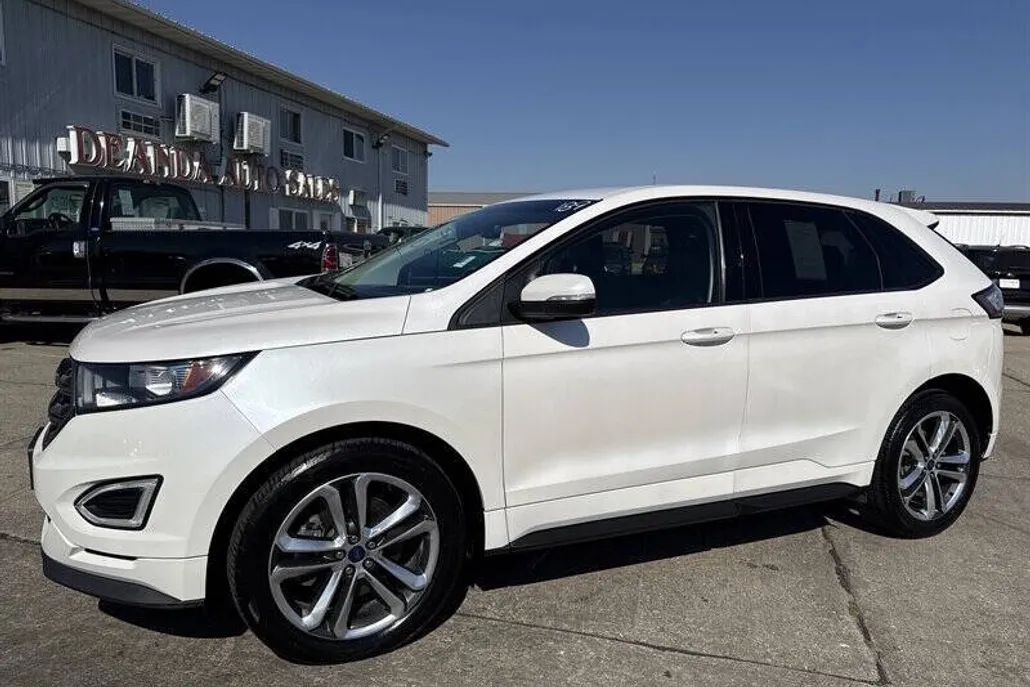 2016 Ford Edge Sport photo 1