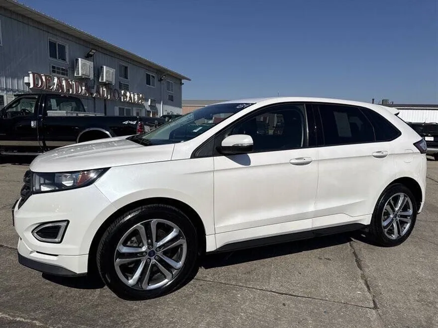 2016 Ford Edge Sport photo 1