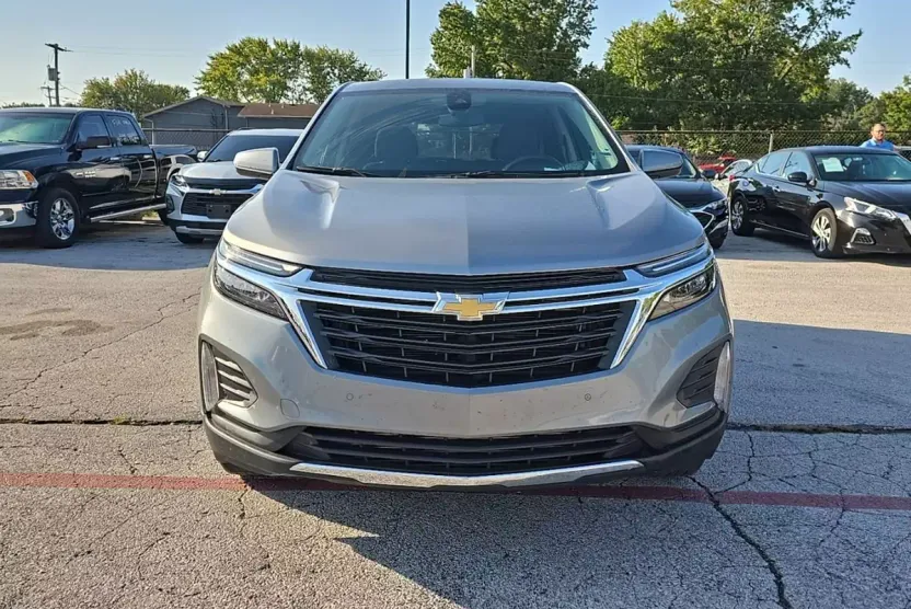 2024 Chevrolet Equinox LT photo 1