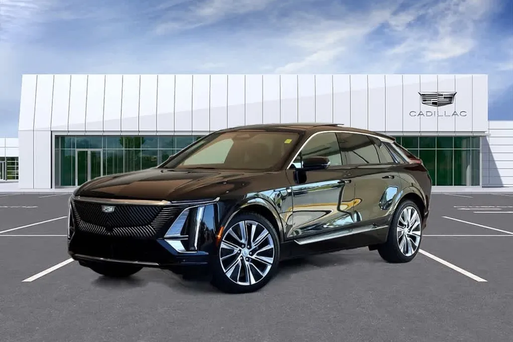 2024 Cadillac Lyriq Luxury photo 1