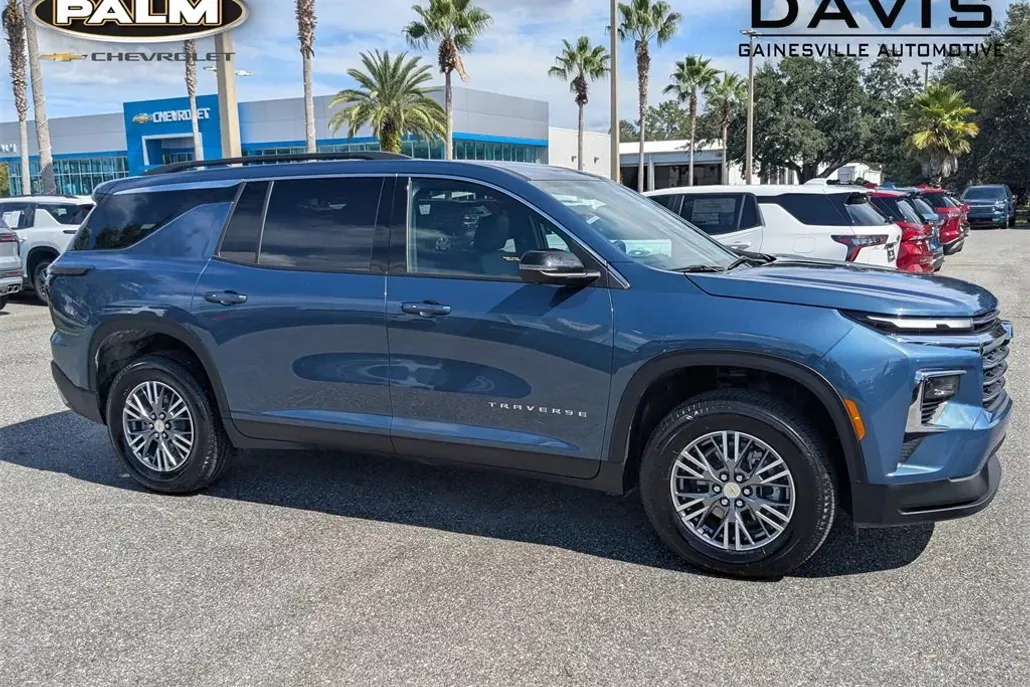 2025 Chevrolet Traverse photo 1
