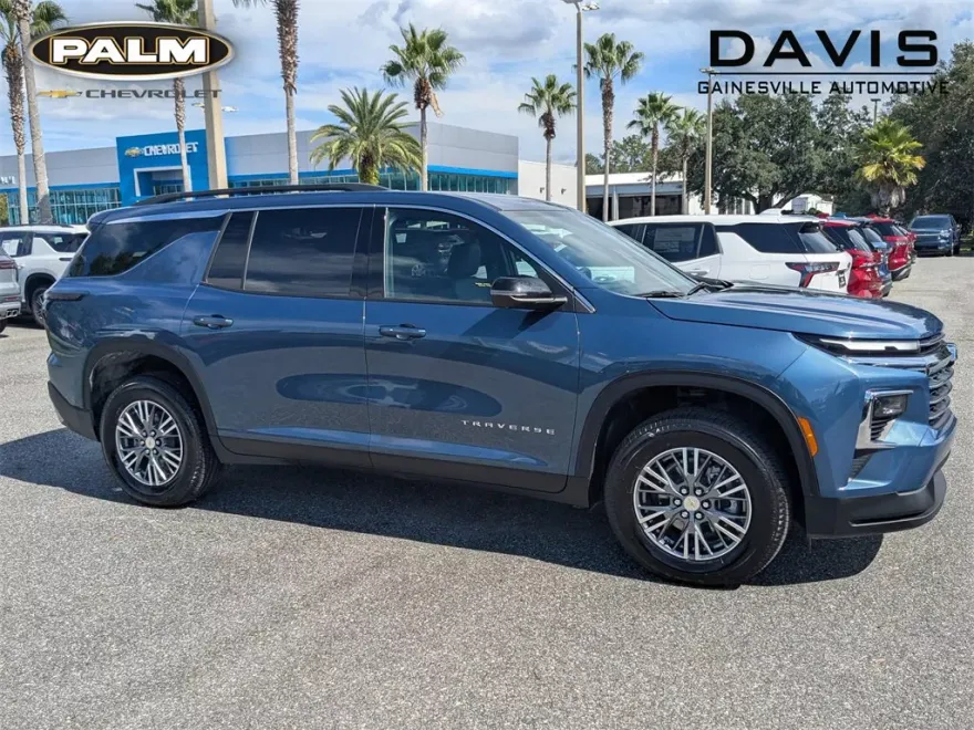 2025 Chevrolet Traverse photo 1