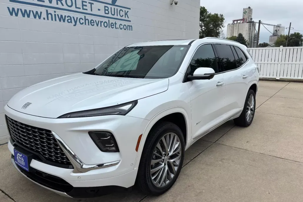 2025 Buick Enclave Avenir photo 1