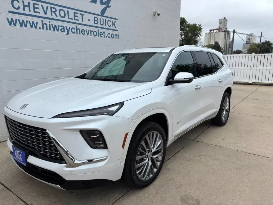 2025 Buick Enclave Avenir photo 1