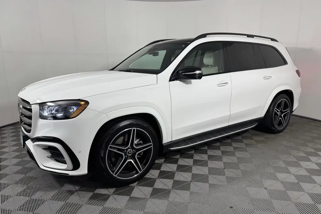 2025 Mercedes Benz GLS 450 4MATIC photo 1