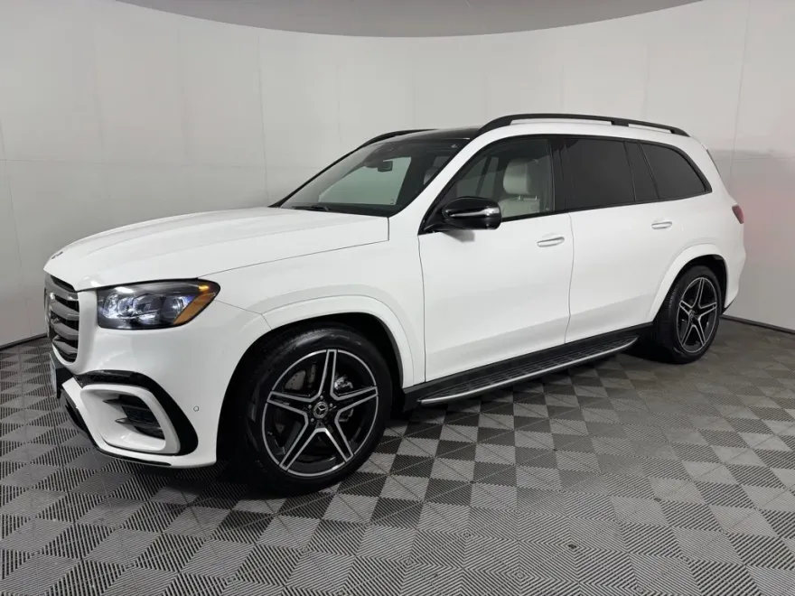 2025 Mercedes Benz GLS 450 4MATIC photo 1
