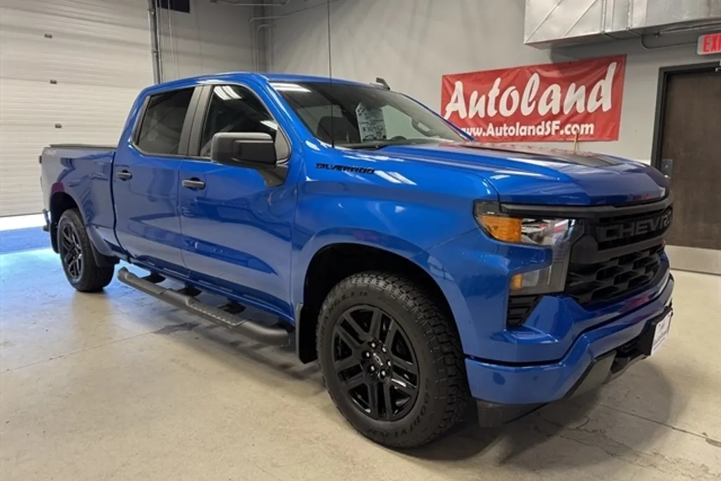2023 Chevrolet Silverado 1500 Custom photo 1