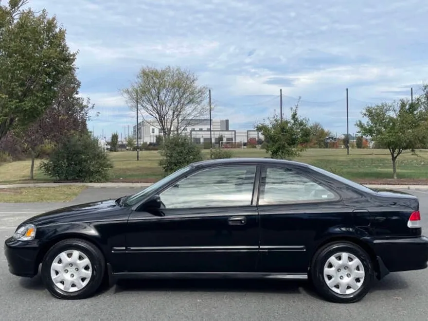 1999 Honda Civic DX photo 1