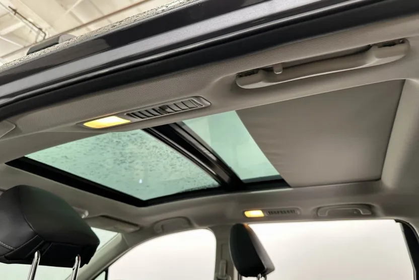 2022 Subaru Ascent Limited photo 1