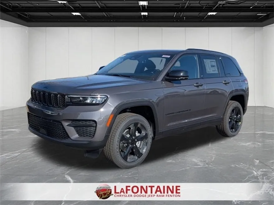 2025 Jeep Grand Cherokee Altitude photo 1